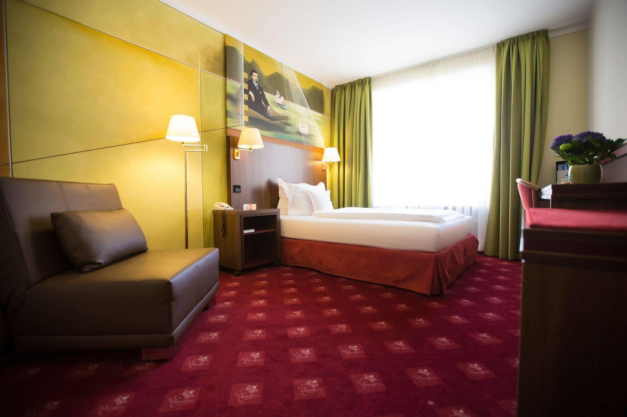 Hotel Koenig Ludwig II Garching bei Muenchen Luaran gambar